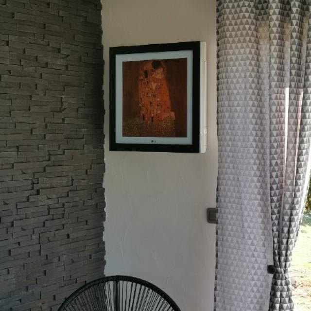 Installation d'une climatisation avec panel photo dans véranda et salon